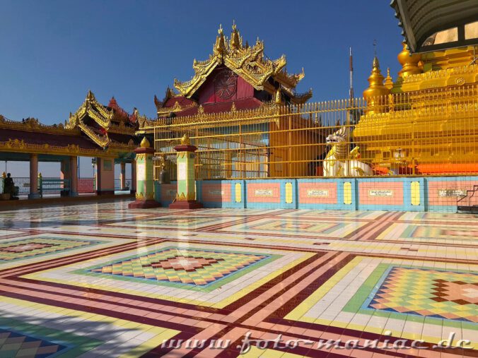 Zauber von Myanmar - farbenfrohe Mosaike bedecken den Boden