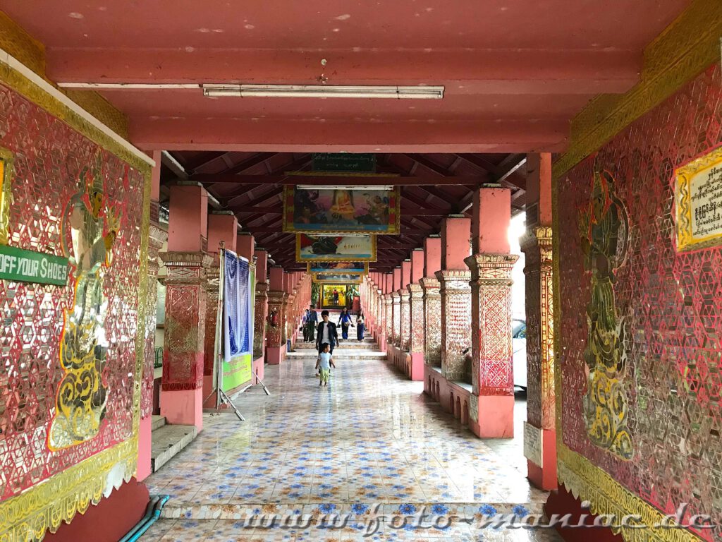 Zauber von Myanmar - auch an den Wänden der Soon U Ponya Shin Pagode finden sich farbenfrohe Mosaike