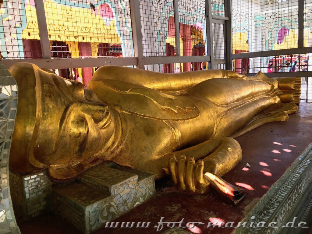 Liegender goldener Buddha