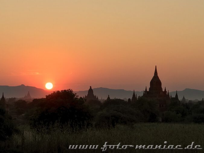 Tempel-Hopping in Bagan mit Sonnenuntergang