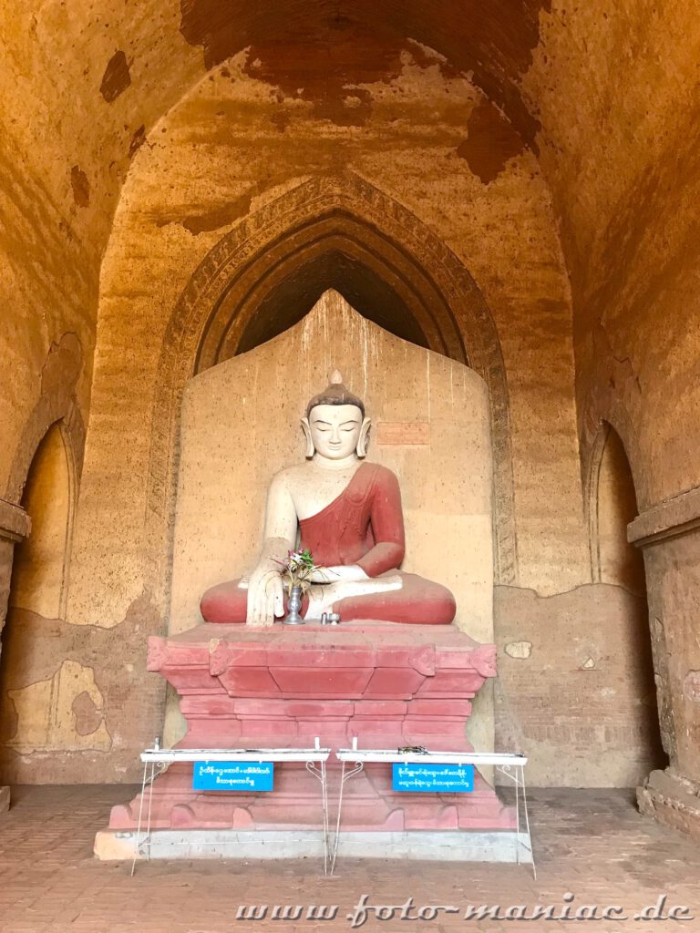 Einzigartige Tempelstadt Bagan - Buddha