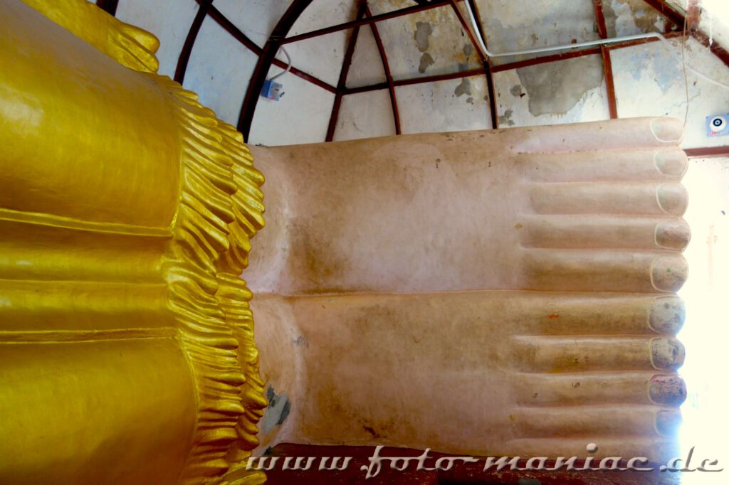 Einzigartige Tempelstadt Bagan - Zehen des liegenden Buddhas