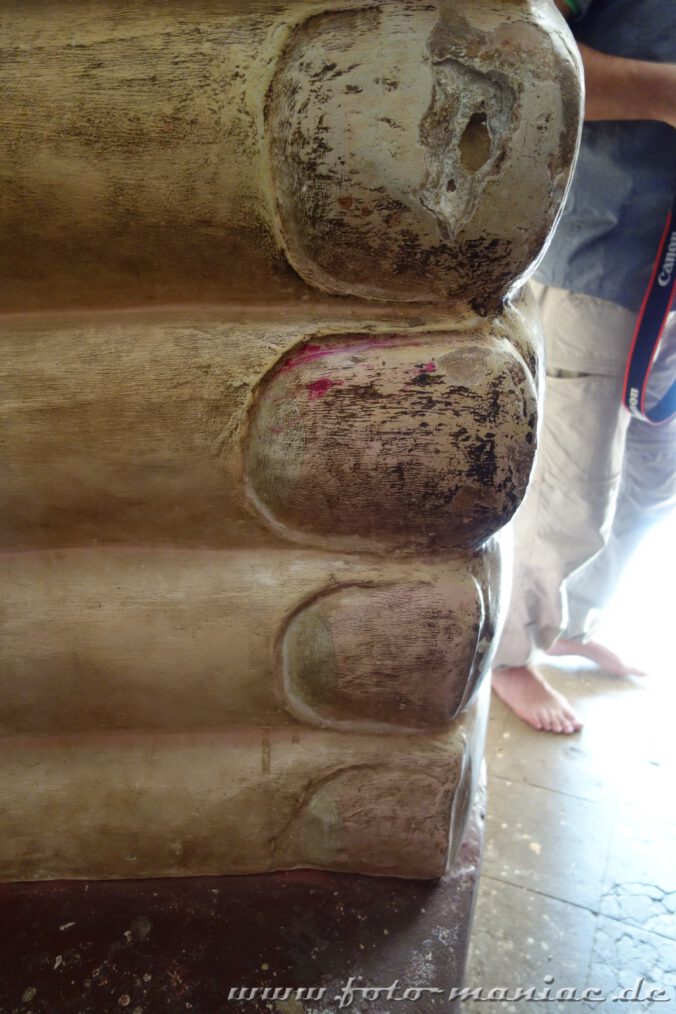 Riesige Füße des Buddhas in der einzigartigen Tempelstadt Bagan