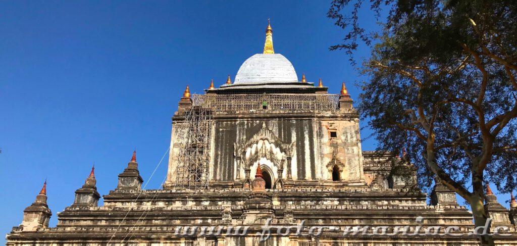 Das Dach des Thatbinnyu Tempels in Bagan