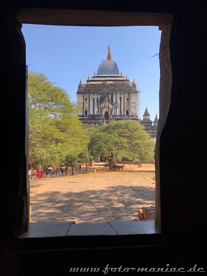 Blick auf den Thatbinnyu Tempel in Bagan