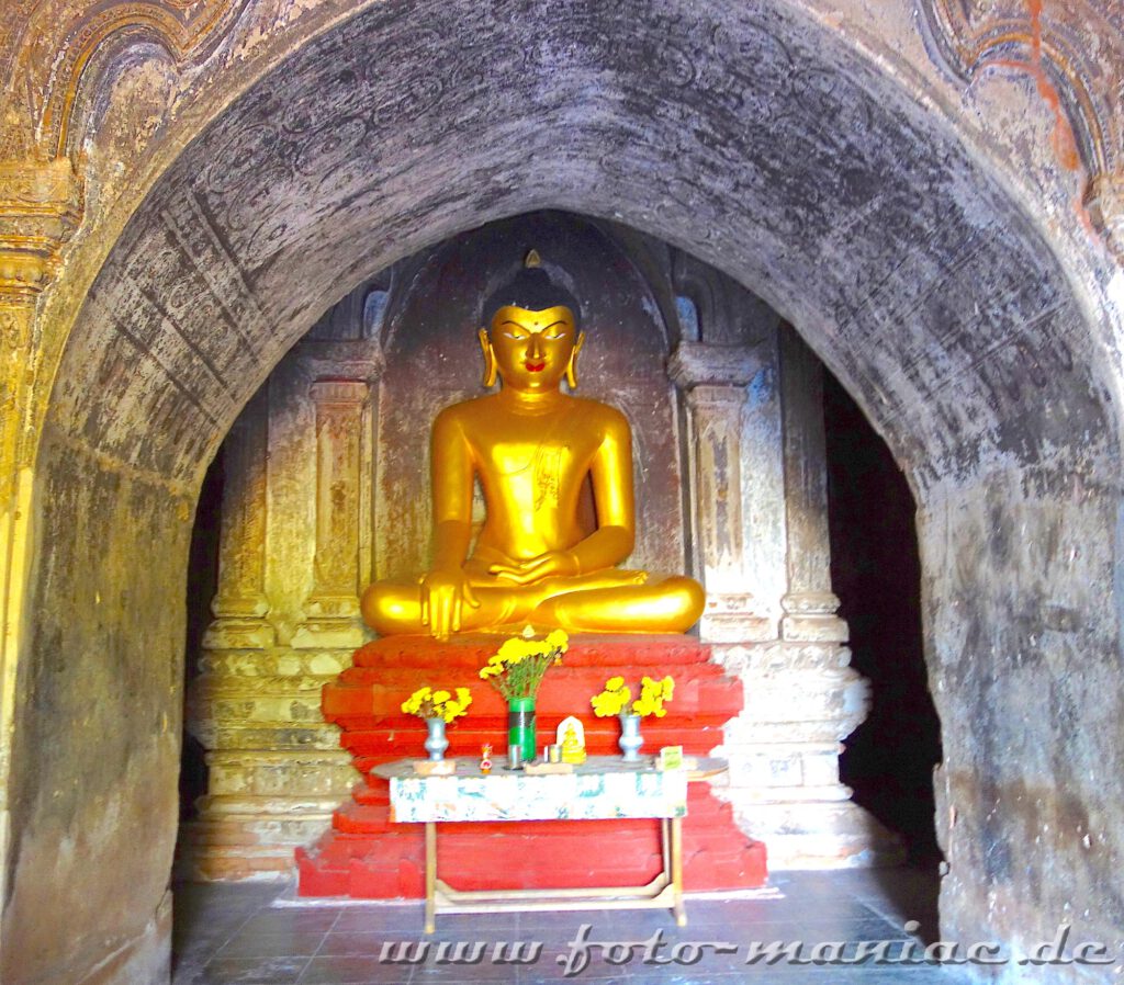 Buddha in einer Nische