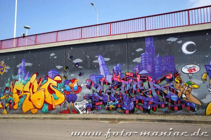 Comic-Graffito auf einer Mauer
