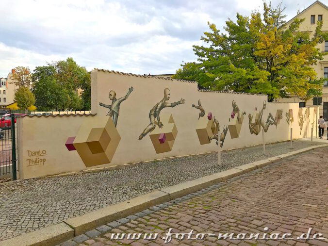 Schöne Graffiti in Halle - Figuren mit Würfeln auf einer Mauer