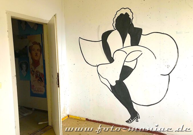Marode Platte - Wandzeichnung Marilyn Monroe mit hochfliegendem Kleid