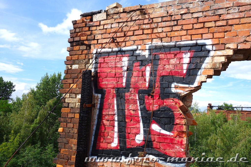 Graffito auf Mauerrest