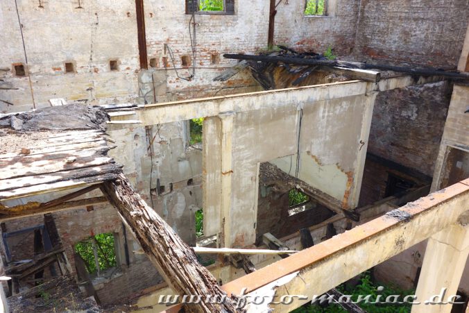 Gebäue ohne Dach in der verlassenen Spritfabrik in Halle