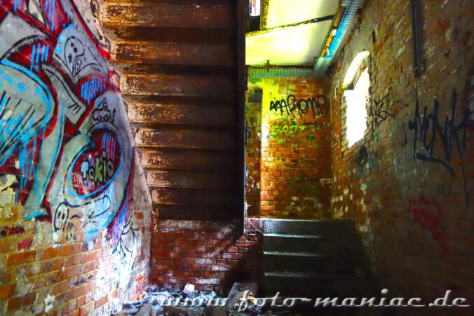 Treppe in der verlassenen Spritfabrik in Halle