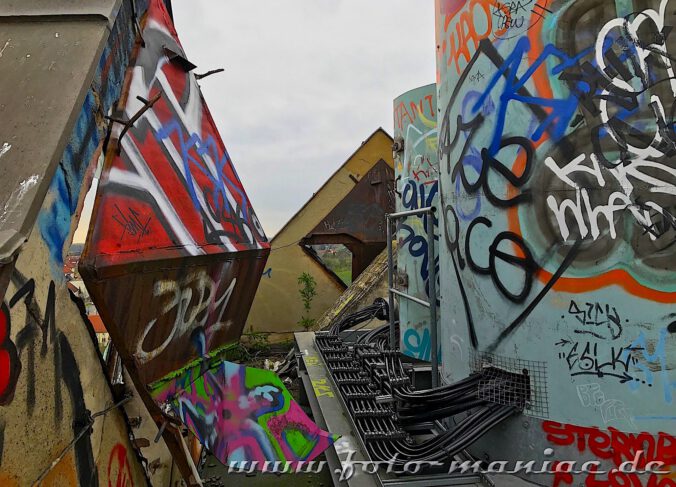 Überall Graffiti auf dem Dach des Turms der verlassenen Brauerei Sternburg