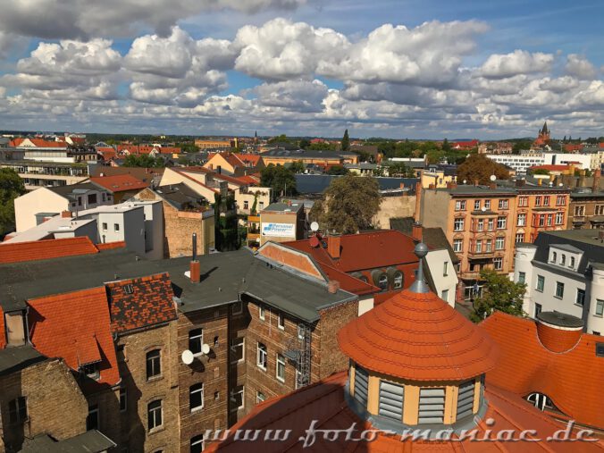 Blick vom Stadtbad-Turm über die Dächer von Halle