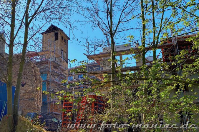 Blick auf abgerissene Gebäudeteile der maroden Freyberg-Brauerei in Halle
