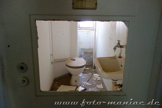 Blick in einen Toilettenraum im prächtigen Stadtbad Leipzig