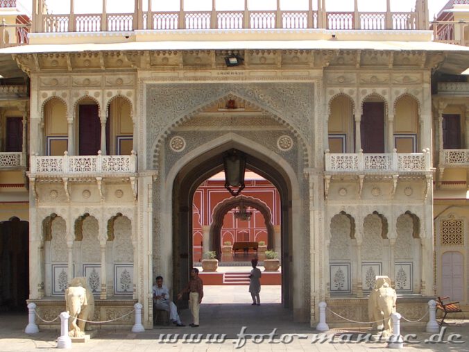 Eingang zum Stadtpalast in Jaipur