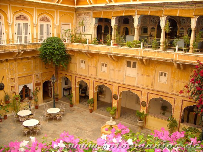 Während der Bustour durch Indien wird in einem Palasthotel übernachtet