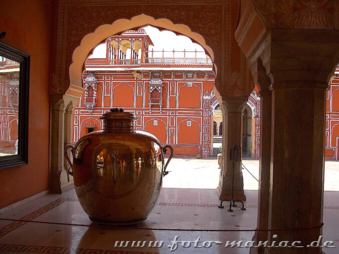 Stadtpalast von Jaipur - eine Station der Busreise durch Indien