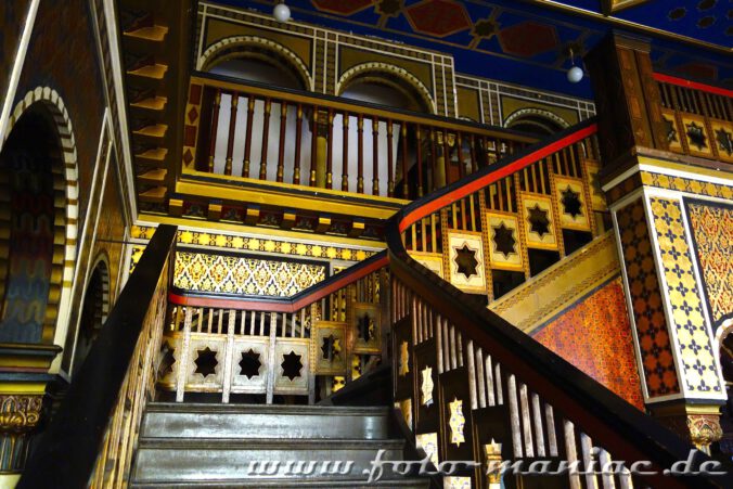 Treppenaufgang im orientalischen Bereich im farbenprächtigen Stadtbad Leipzig
