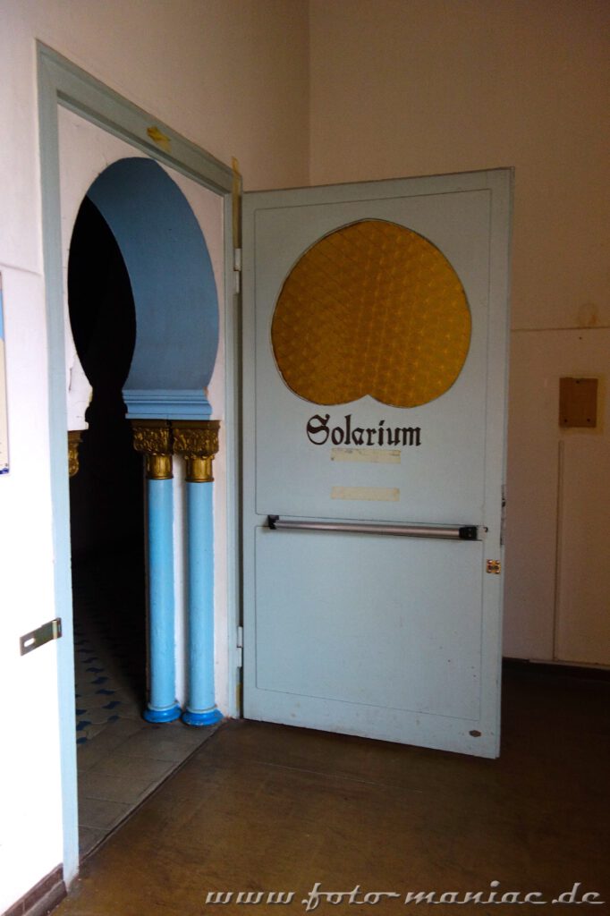 Tür zum Saunabereich