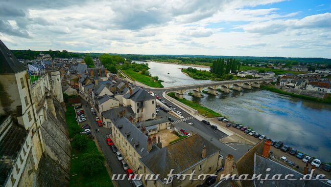 Beim Besuch im Schloss Amboise sieht man die Stadt und die Loire