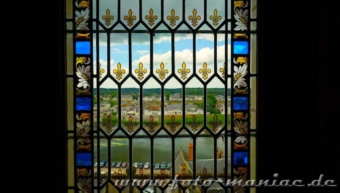 Fensterblick aus dem Schloss Amboise auf die Loire und die Stadt