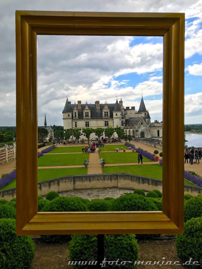 Blick durch den Bilderrahmen auf das Schloss Amboise