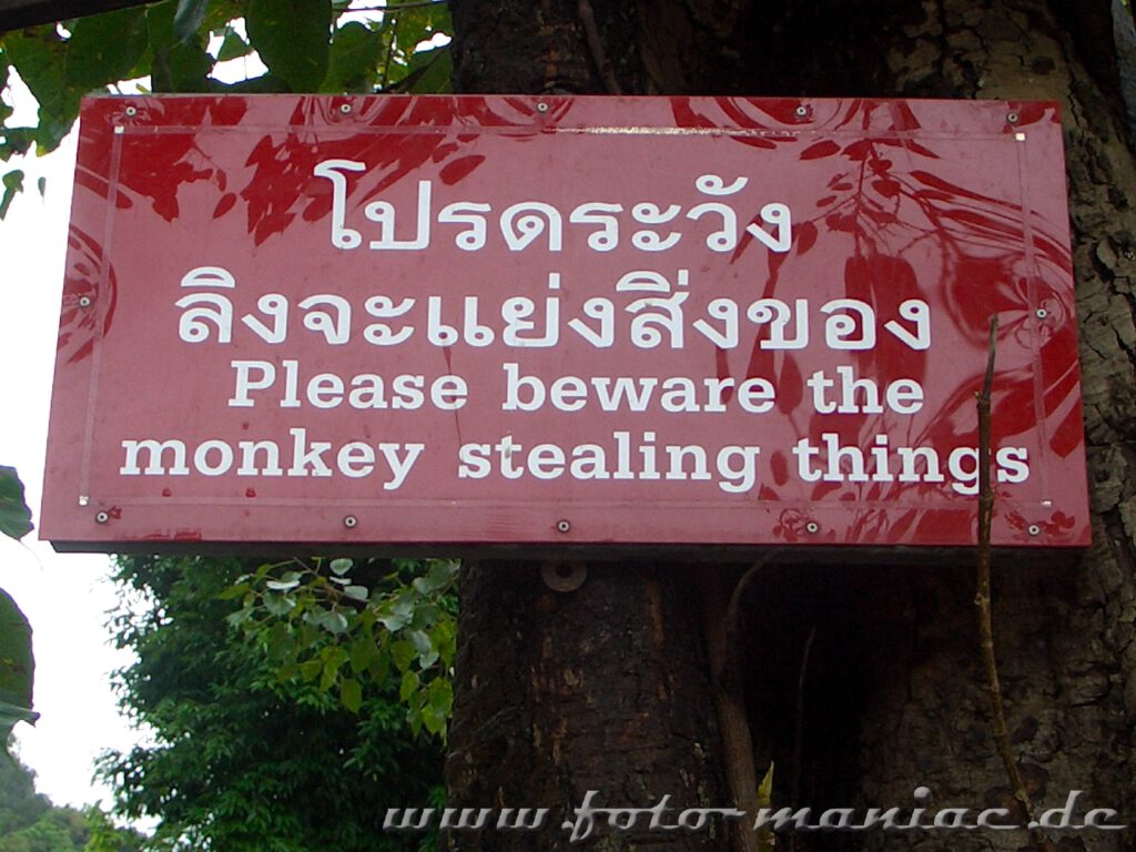 Schild warnt vor Affen