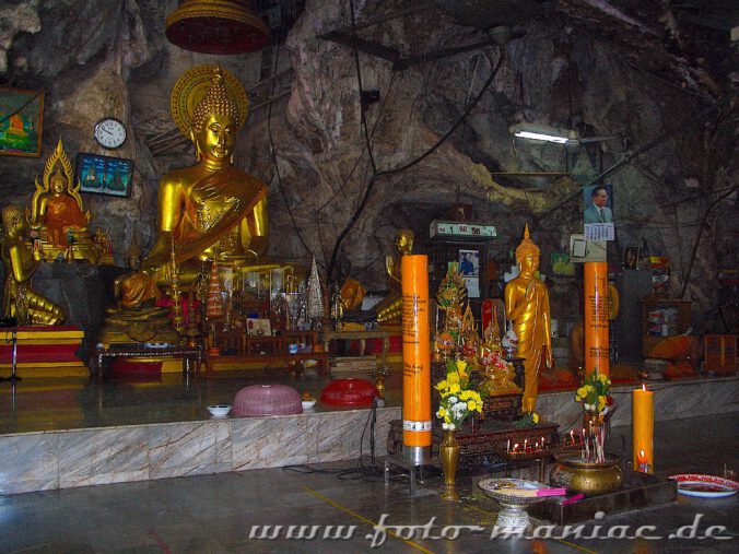 Buddha-Figuren in der Tigerhöhle