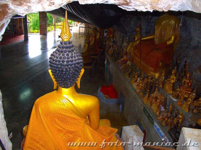 Unzählige Buddhafiguren in der Tigerhöhle