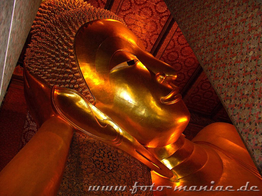Thailands schmucke Juwelen - der liegende Buddha in Wat Pho