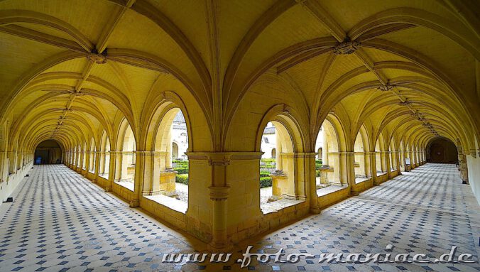 Besuch in der Abtei Fontevraud faszinieren auch die Kreuzgängen