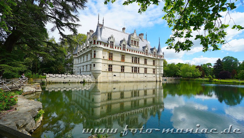 Das traumhafte Chateau le Rideau spiegelt sich im Wasser