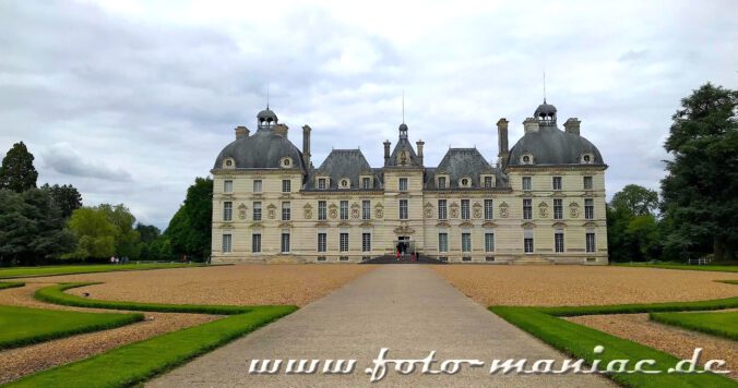 Das reizvolle Chateau Cherny mit seiner harmonischen Fassade