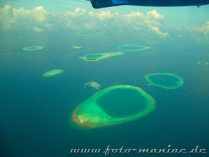 Atolle der Malediven von oben