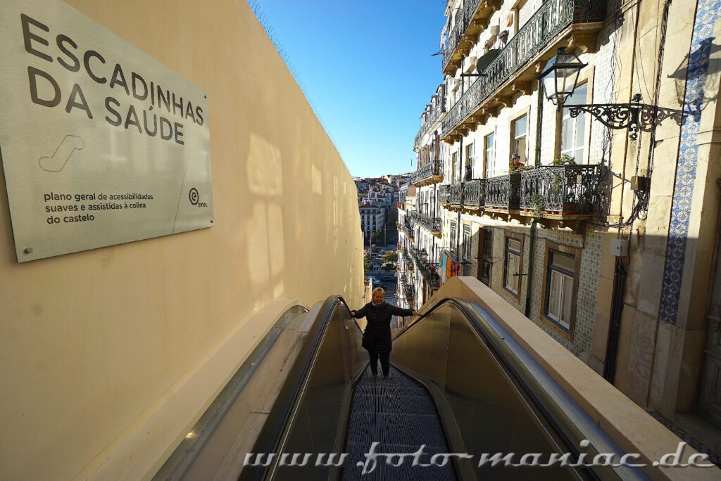 Sehenswert in Lissabon - wo es ganz steil hochgeht, hilft eine Rolltreppe