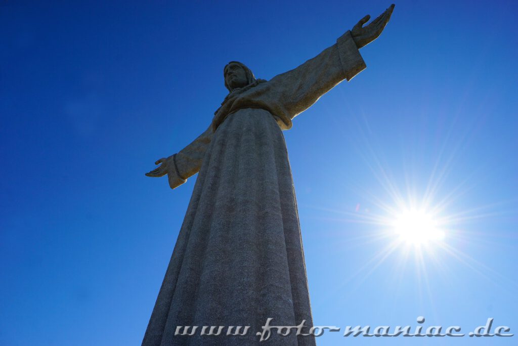 Die Christusstatue in Lissabon mit ausgebreiteten Armen