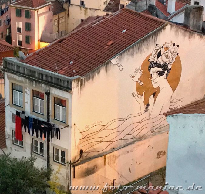 Sehenswert in Lissabon - Graffiti an einer Hauswand