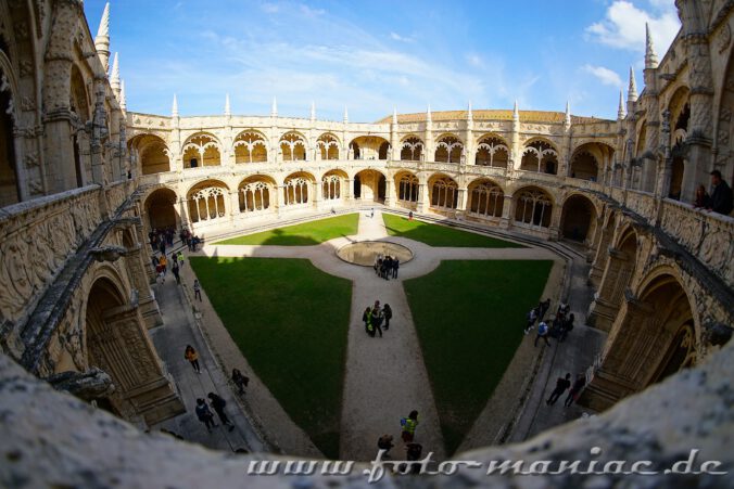 Sehenswert in Lissabon - Blick in den Hof des Jerónimos-Klosters