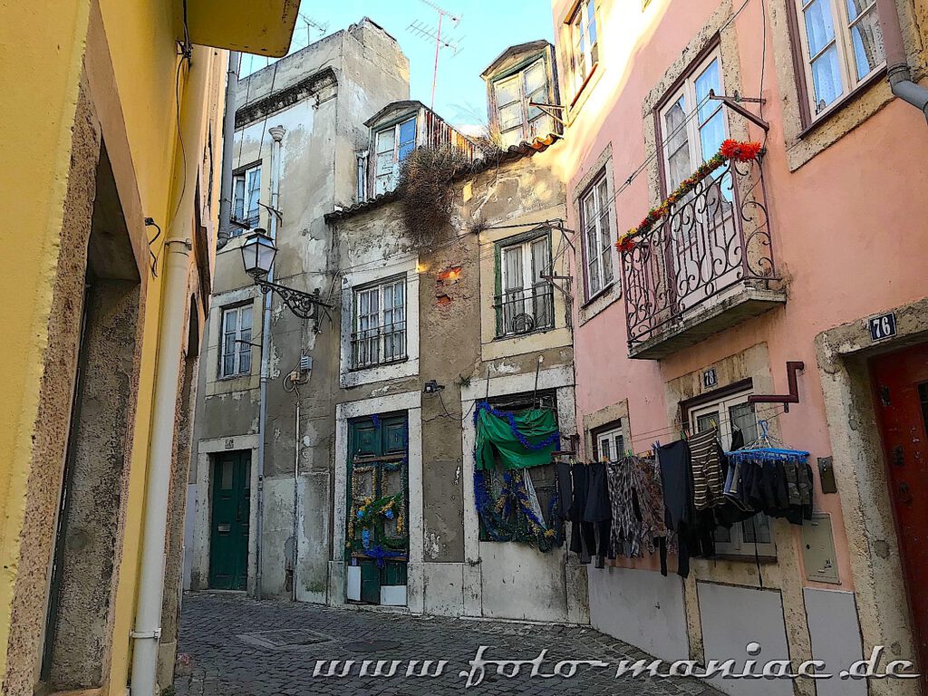 Sehenswert in Lissabon - vor den Fenstern hängt Wäsche