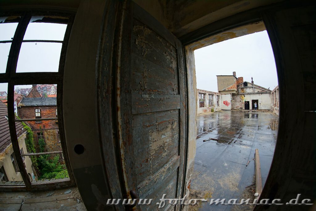 Verlassene Orte in Goerlitz - Blick auf das Dach des Kondensatorenwerkes