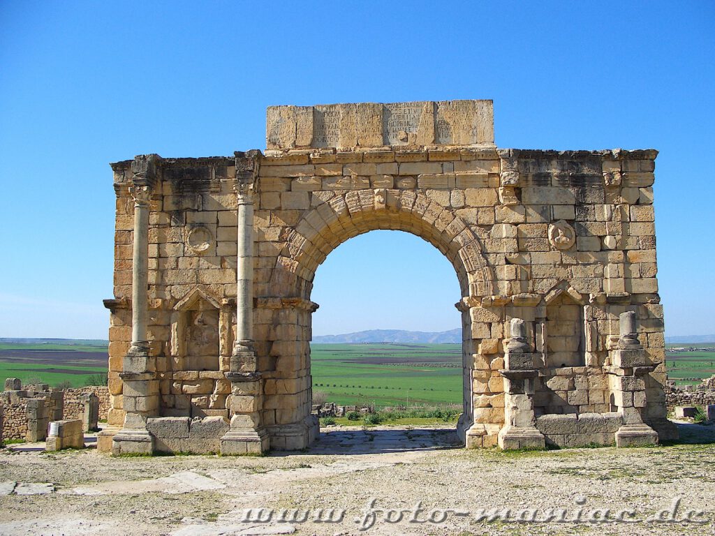 Ein Tor in der antiken Römerstadt Volubilis