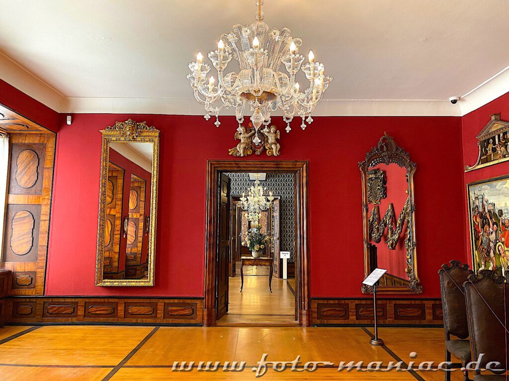Barock-Juwel in Delitzsch - roter Salon