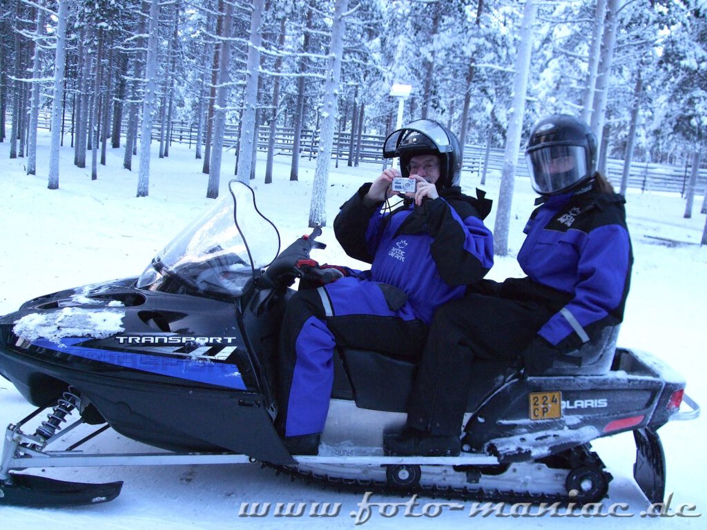 Mit dem Schneemobil durch Lappland