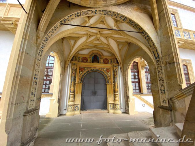 Imposante Pforte im Schloss Hartenstein