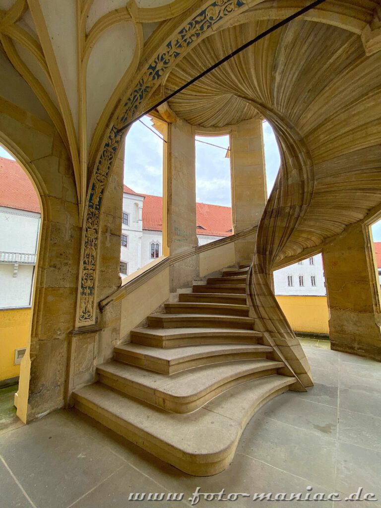 Sehenswerte Treppen: der Große Wendelstein ohne stützenden Mittelpfeiler im Schloss Hartenfels