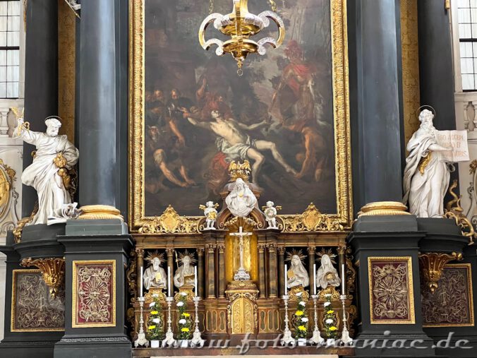 Altarfiguren in der Kirche Emmeram