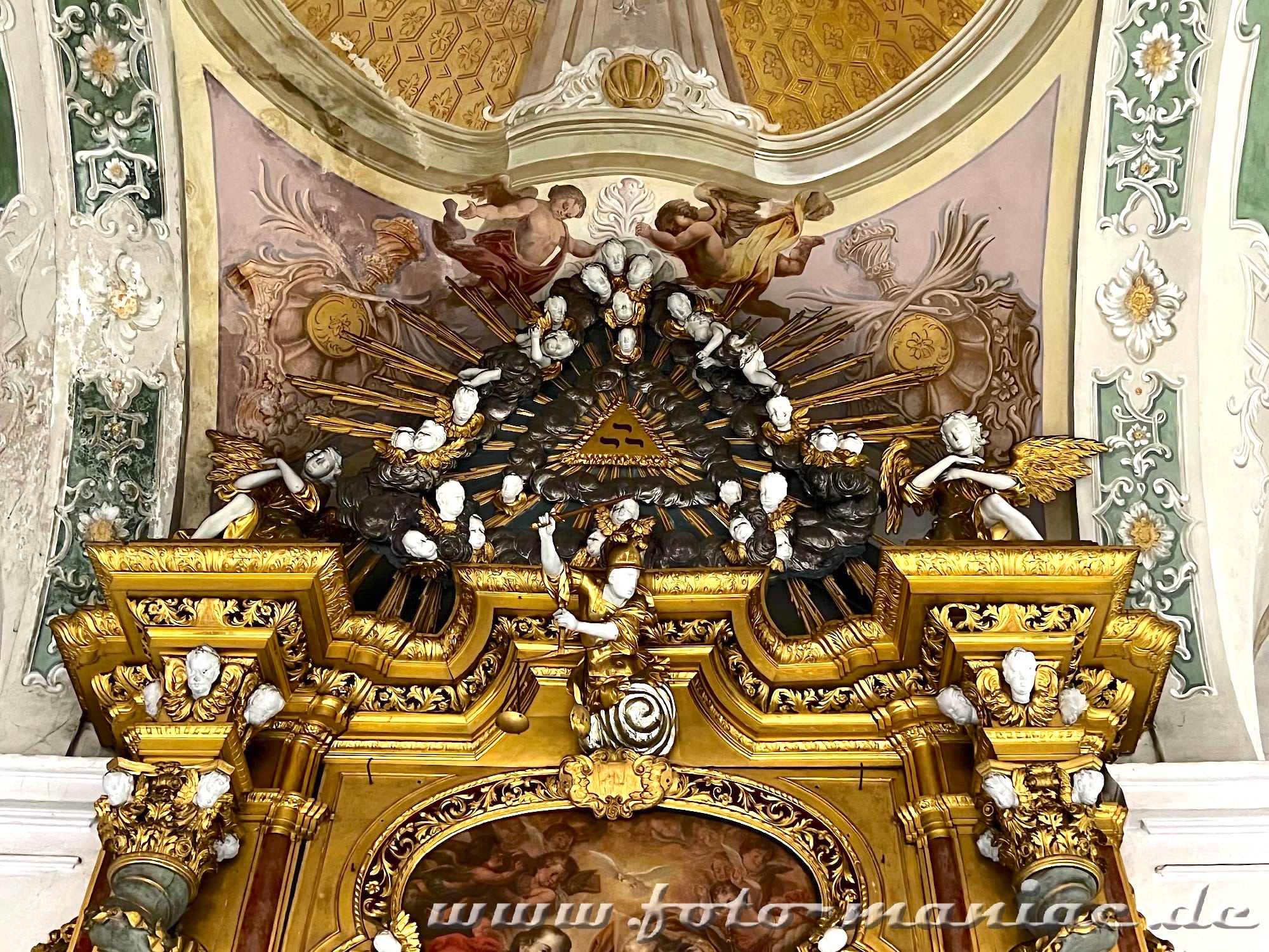 Jede Menge Engelsköpfe in der Basilika Emmeram, Regensburgs prächtigste Kirche