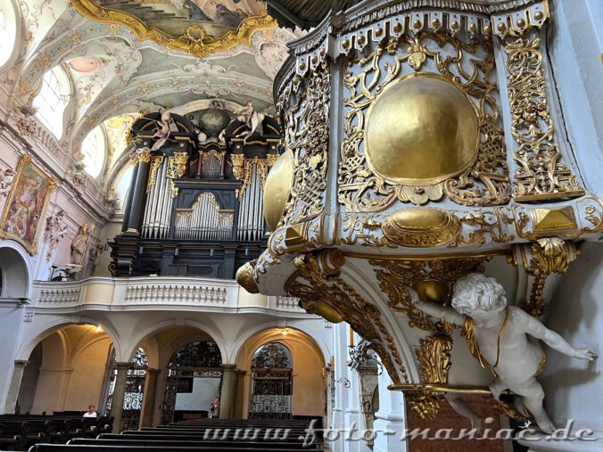 Kanzel und Orgel in der Basilika Emmeram, Regensburgs prächtigste Kirche